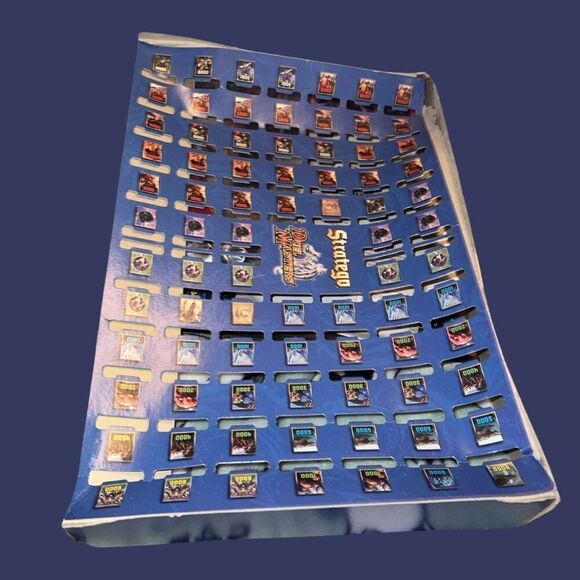 2004 Stratego Duel Masters Board Game Milton Bradley Hasbro COMPLETE - Picture 1 of 7